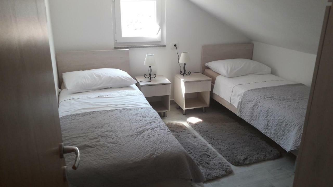 Apartmani Zilic Дуги-Рат Экстерьер фото